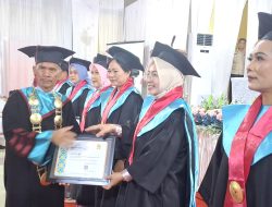 140 Bidan Sintang Diwisuda, Yuli Sri Ayu Raih Lulusan Terbaik