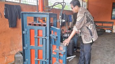 TPS 3R Kelurahan Akcaya Sintang Hadirkan Inovasi “Roket Stok”