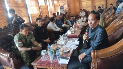 Bupati Sintang Fasilitasi Dialog Cari Solusi Solar Subsidi