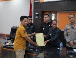 Ratusan Warga Desa Baung Sengatap  Desak Pemkab Putus Kerja Sama dengan Perusahaan Sawit