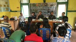 Tim Penyuluh Mabes TNI Ajak Warga Ambalau Hentikan Buka Lahan dengan Membakar