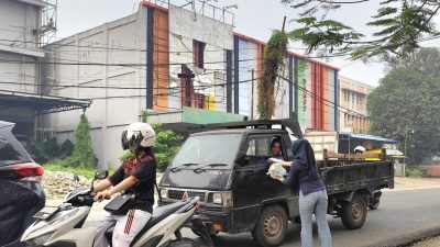 NasDem Bagikan 3.000 Paket Masker dan Vitamin untuk Warga Sintang Terdampak Kabut Asap