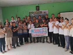 Di Tengah Kabut Asap, Tim Mabes TNI Edukasi Warga Sepauk Cegah Karhutla