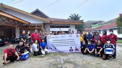 Lawan Dampak Asap Karhutla, Nakertrans Sintang Bagikan 800 Masker
